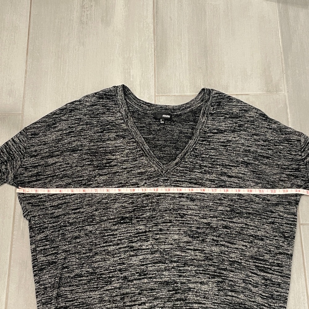 Wilfred Free Aritzia Devinette V-Neck L/S TunicTop Sz Small Lounge Yoga - Picture 7 of 7